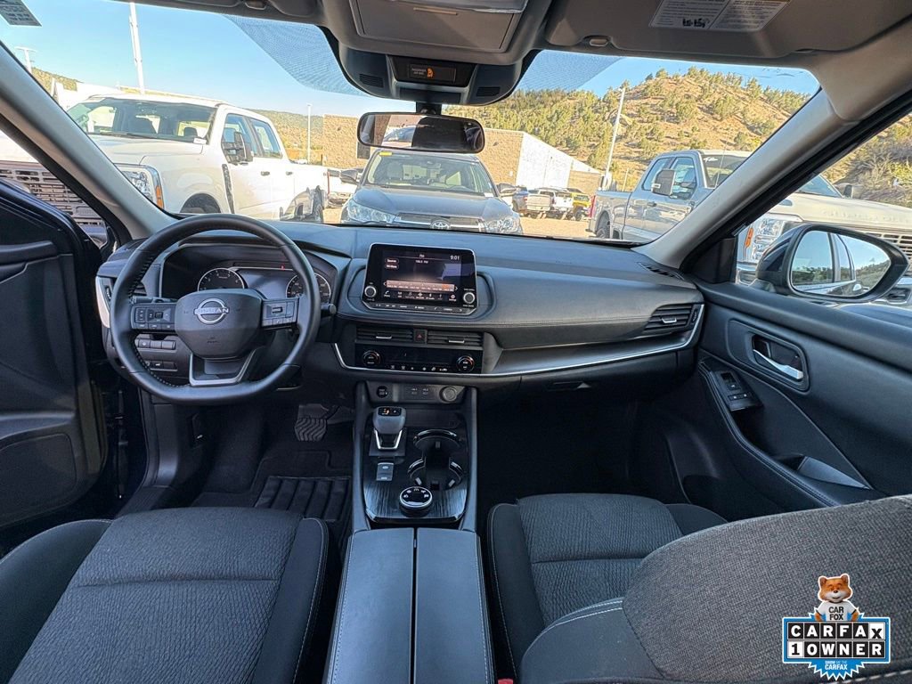 Used 2025 Nissan Rogue SV image 4