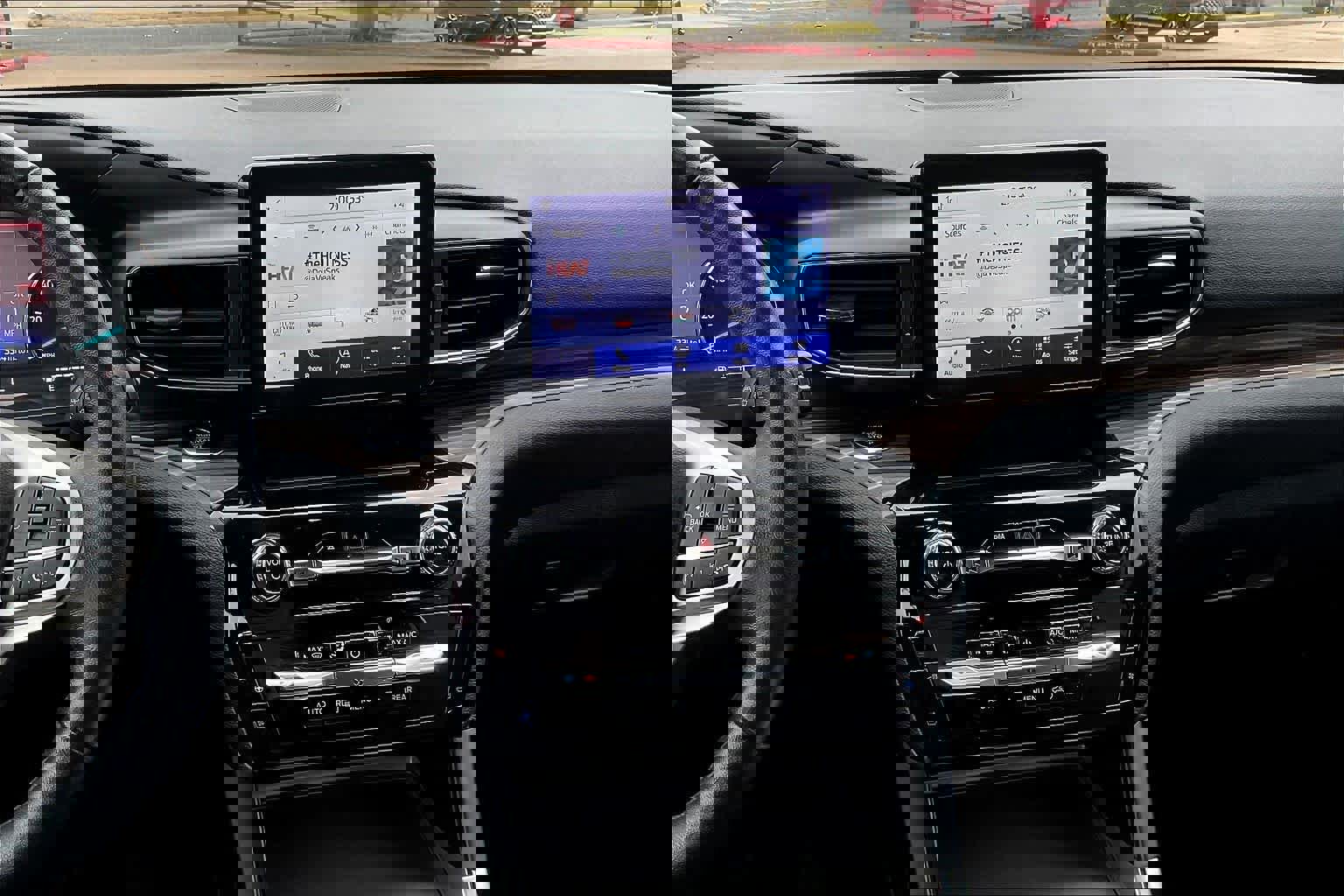 Used 2024 Ford Explorer Limited image 5