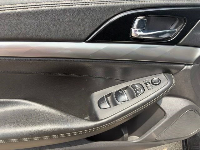 Used 2020 Nissan Maxima 3.5 SV w/ Floor Mat Group FWD image 13