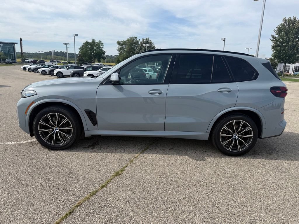 Used 2024 BMW X5 xDrive40i w/ M Sport Package AWD/4WD image 2