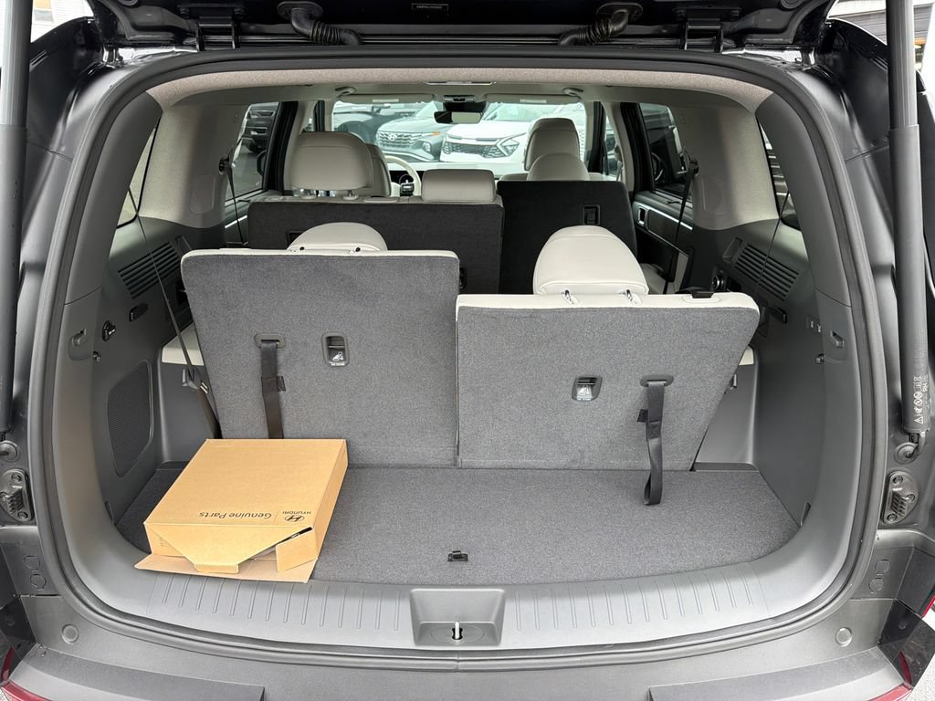Used 2025 Hyundai Santa Fe Limited FWD image 18