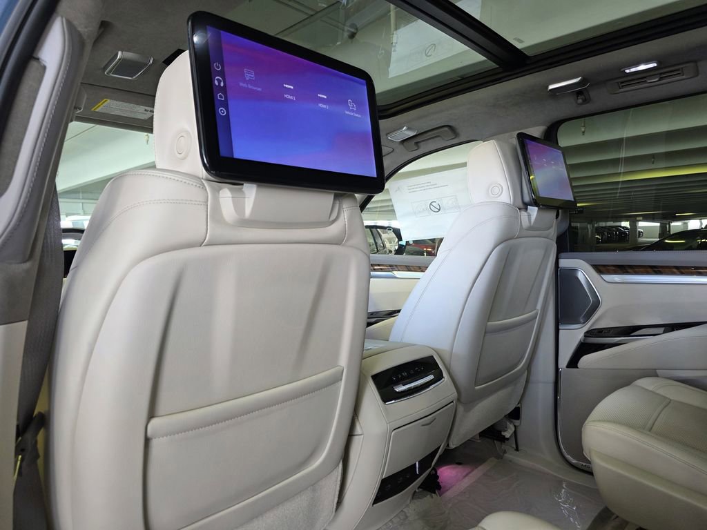 New 2026 Cadillac Escalade ESV Platinum Sport w/ LPO, ONYX Package AWD/4WD image 12