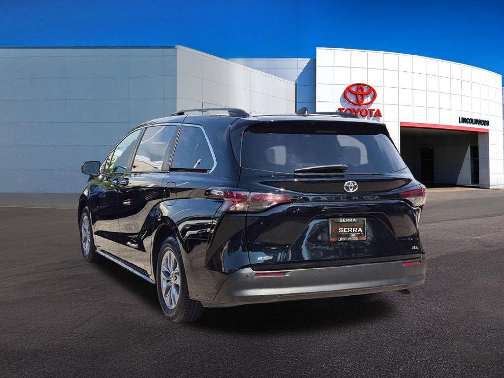 Used 2026 Toyota Sienna XLE FWD image 14