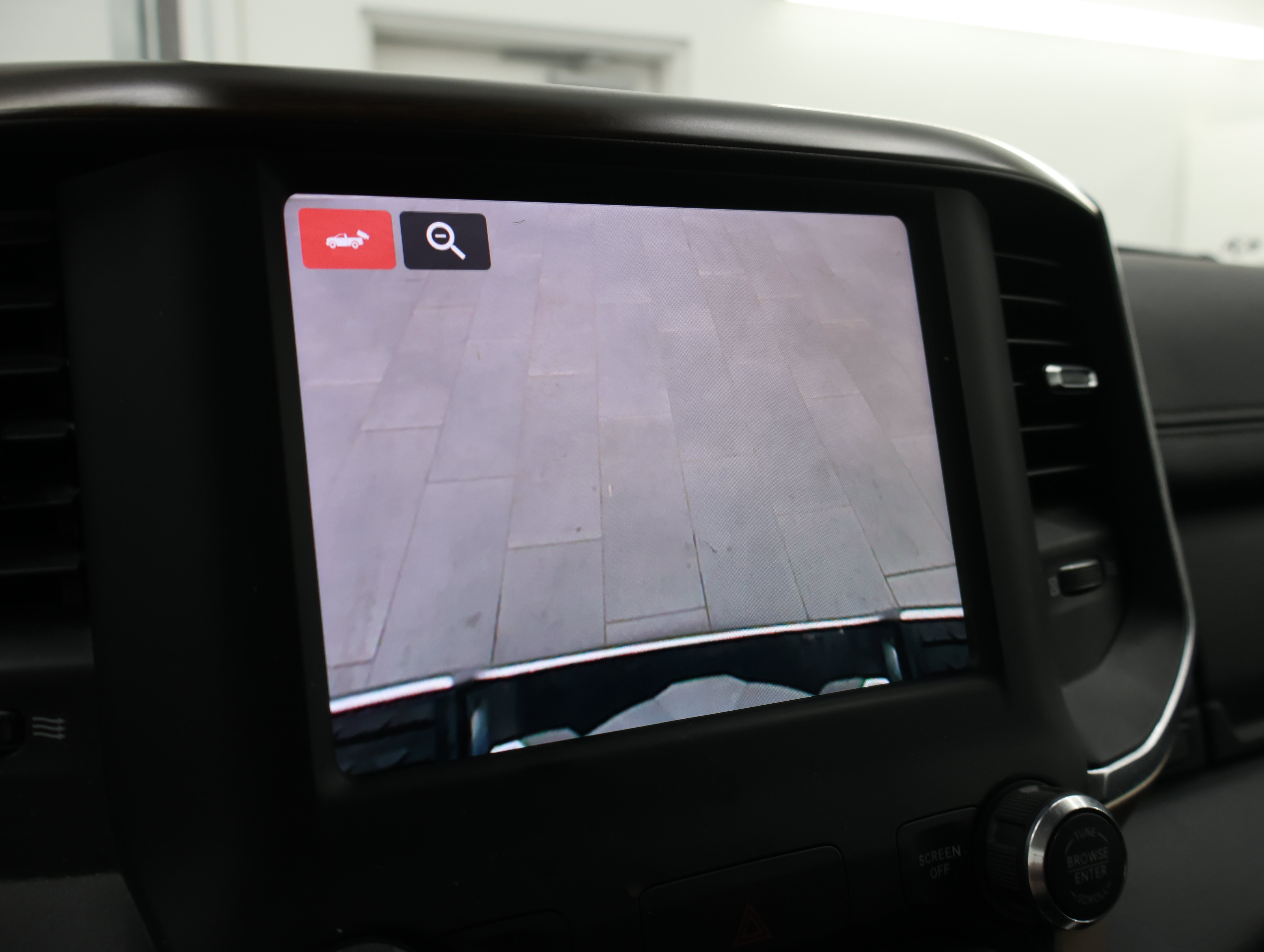 Used 2022 RAM 1500 Laramie AWD/4WD image 17