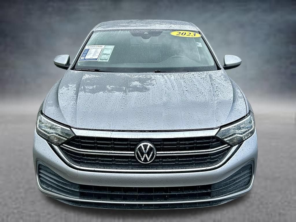 Used 2023 Volkswagen Jetta SE w/ Black Wheel Package FWD video 2