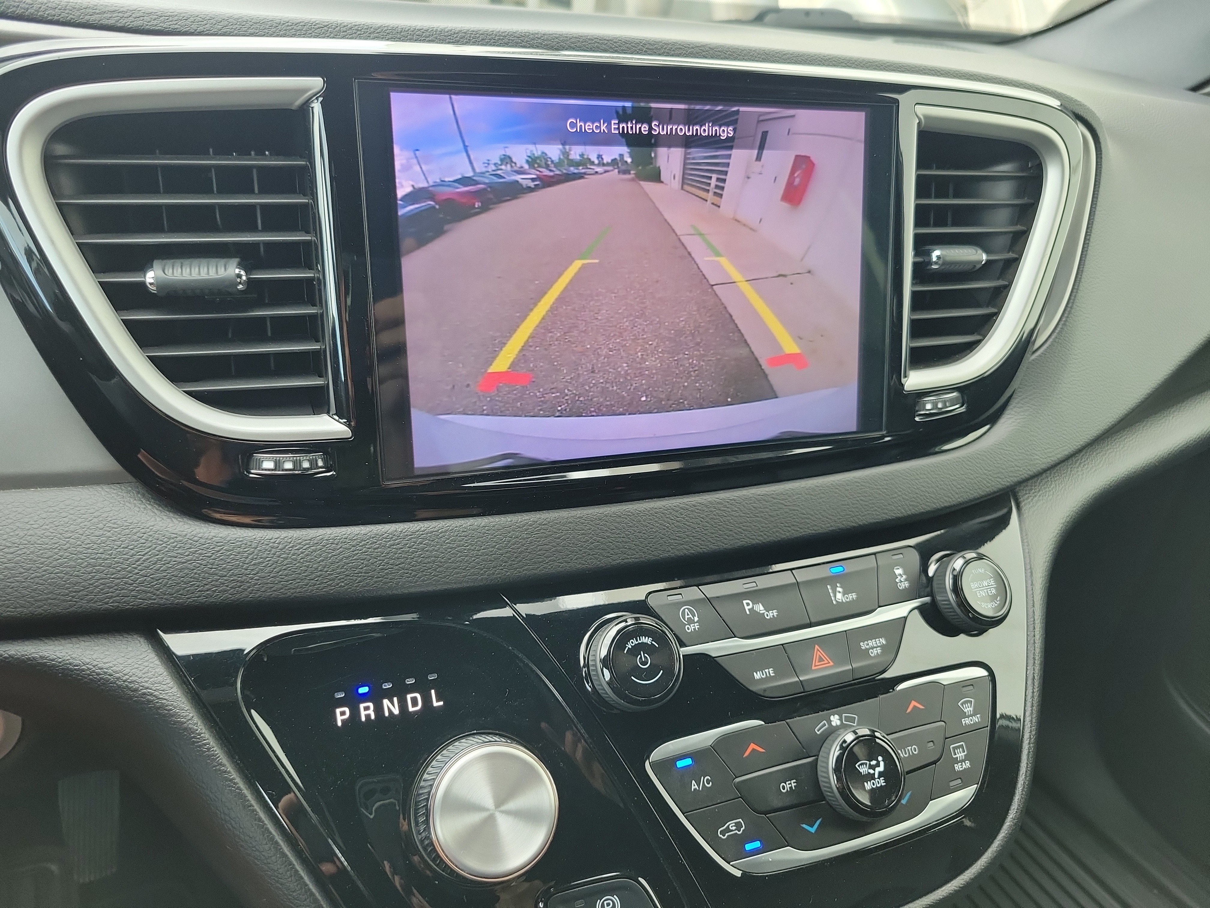 Used 2025 Chrysler Pacifica Select FWD image 28