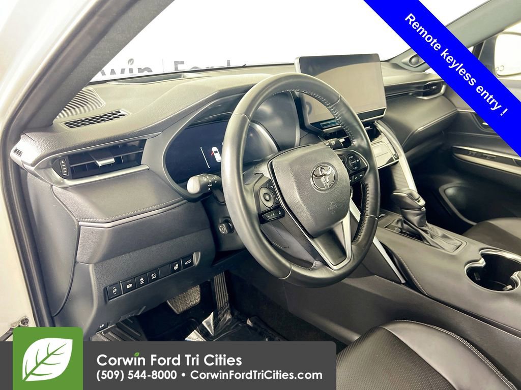 Used 2024 Toyota Venza Limited image 3
