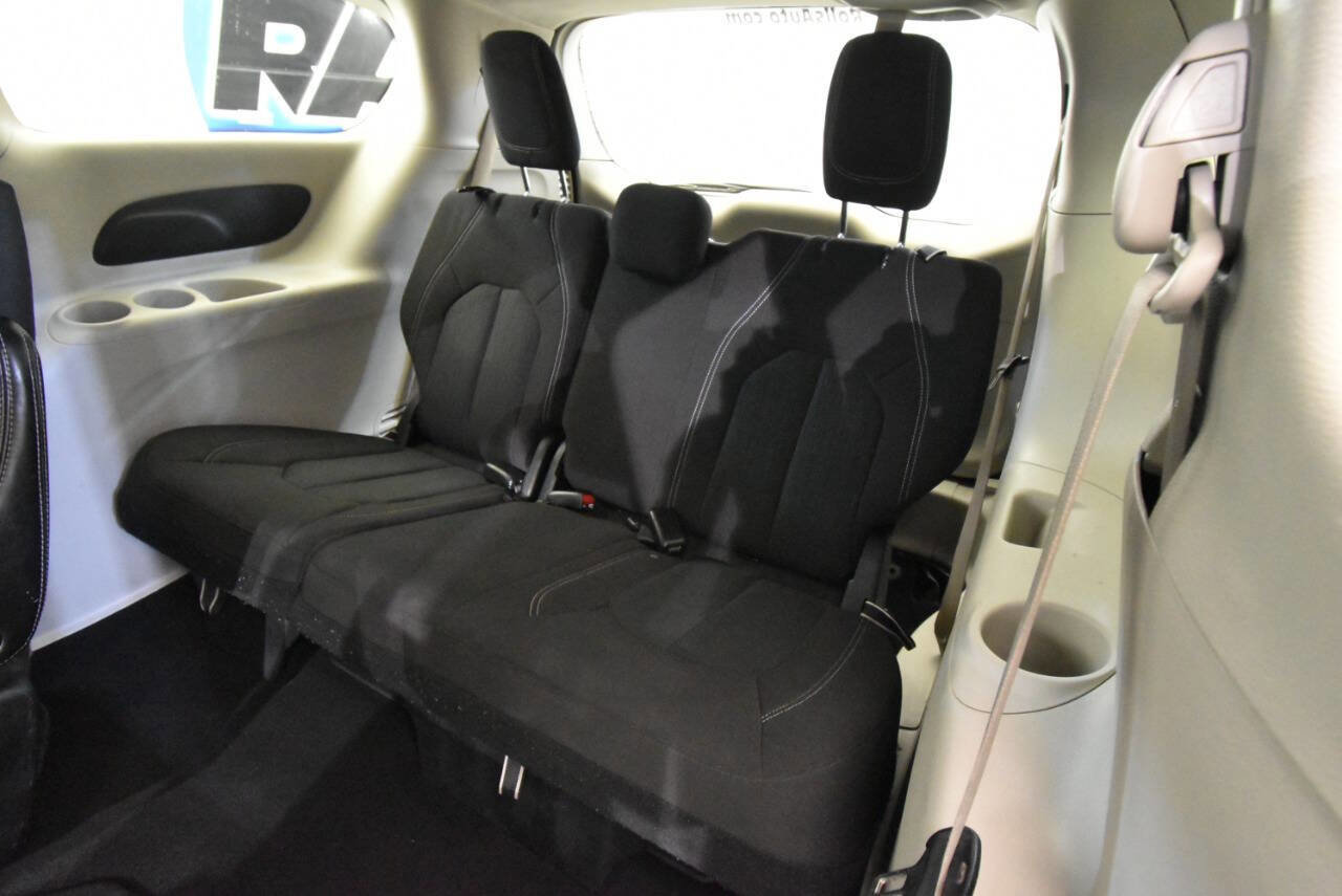 Used 2023 Chrysler Voyager LX FWD image 14