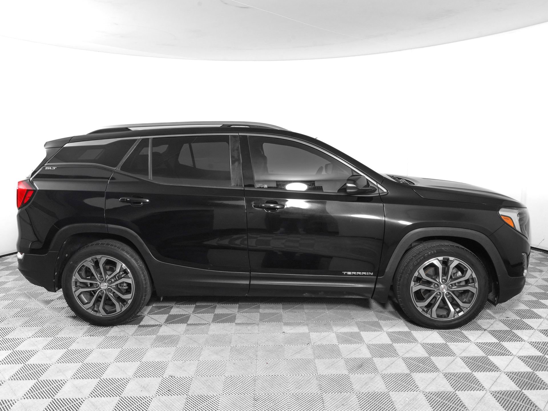 Used 2020 GMC Terrain SLT w/ Preferred Package FWD image 3