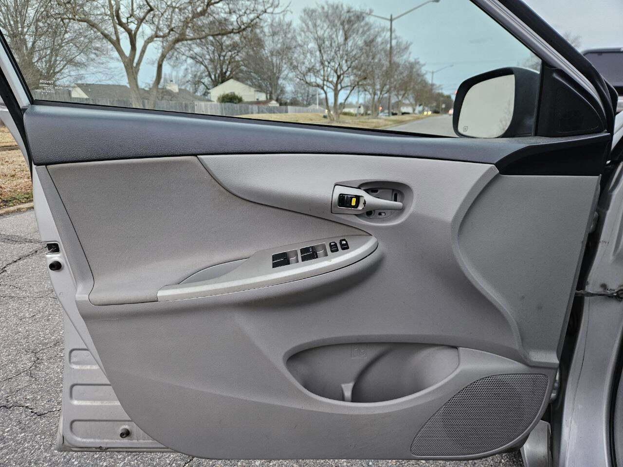 Used 2012 Toyota Corolla LE image 12