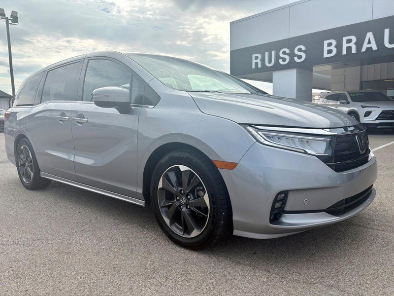 Used 2023 Honda Odyssey Elite image 3