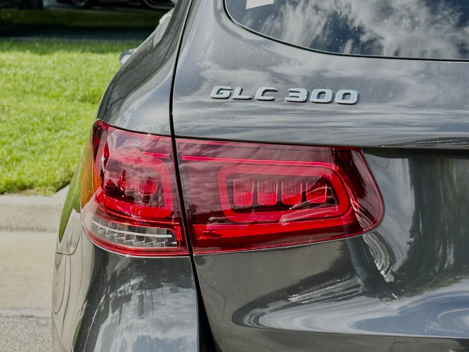 Used 2021 Mercedes-Benz GLC 300 w/ Premium Package image 11