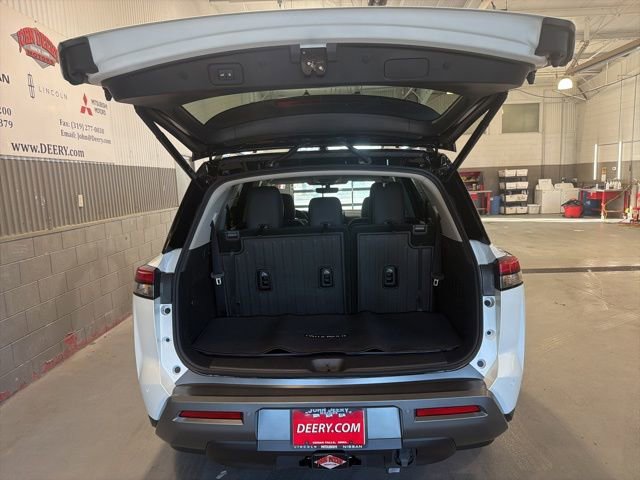 New 2026 Nissan Pathfinder Platinum AWD/4WD image 5