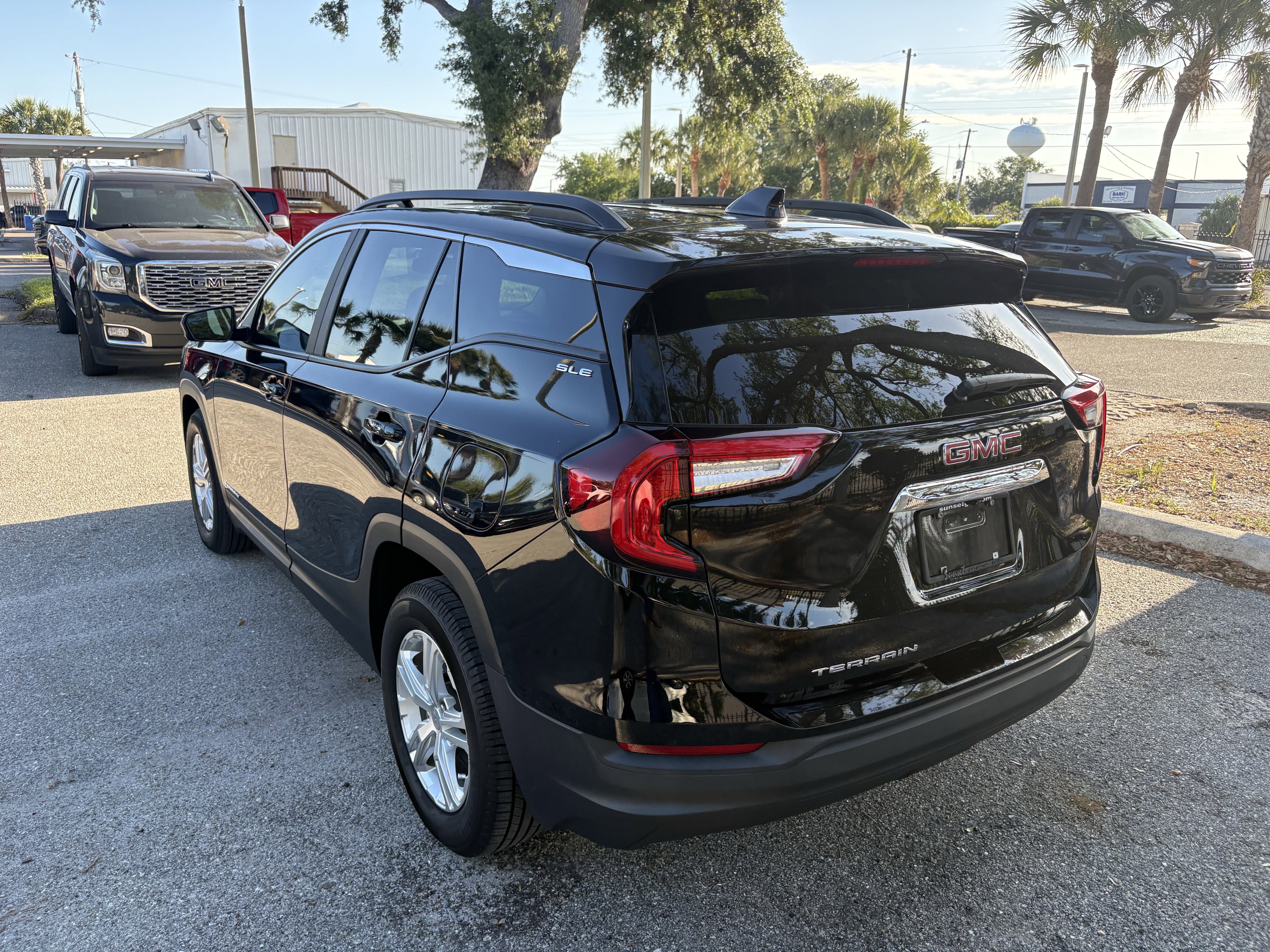 Used 2022 GMC Terrain SLE w/ Driver Convenience Package FWD image 5