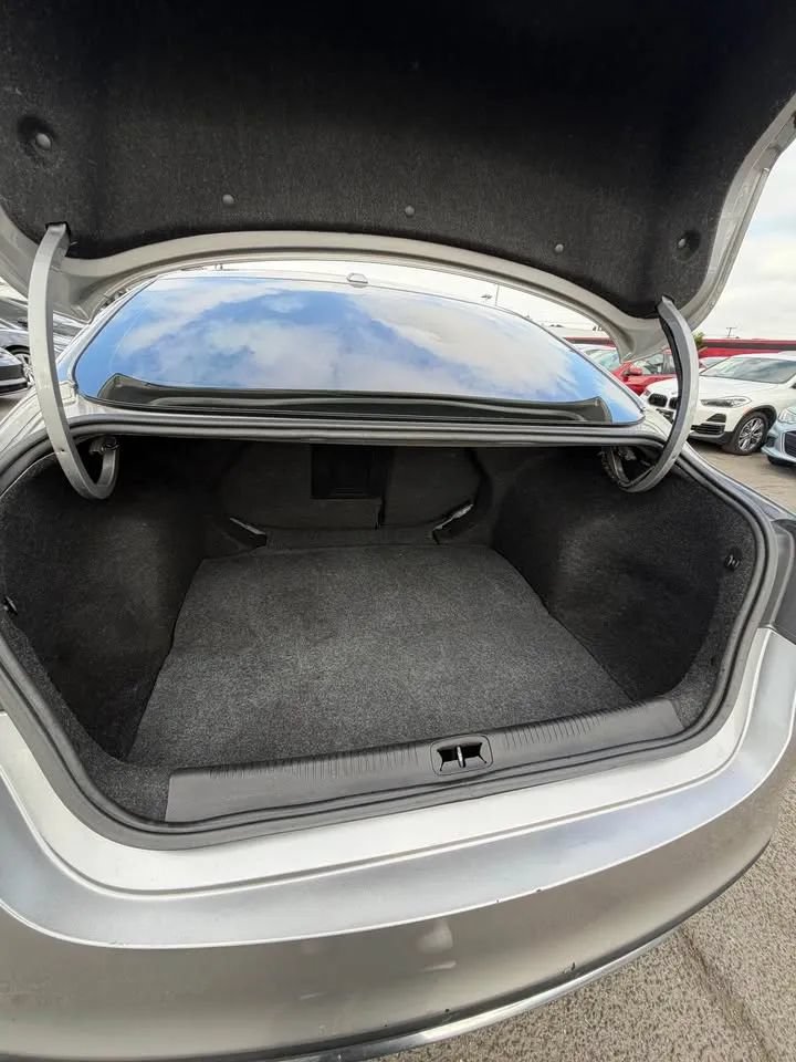 Used 2015 Chrysler 200 Limited w/ Convenience Group FWD image 9