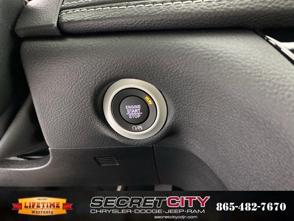 New 2026 Chrysler Pacifica Select image 18
