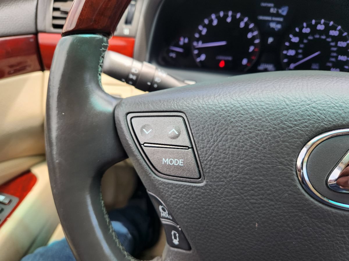 Used 2010 Lexus LS 460 RWD image 25