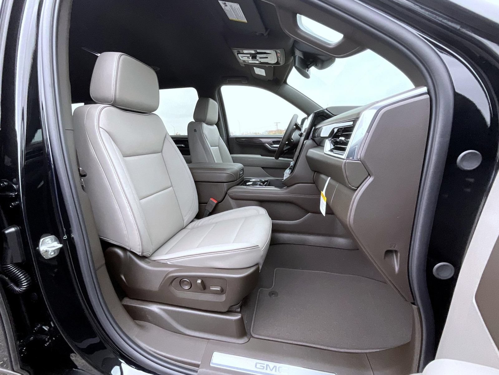 New 2026 GMC Yukon XL Elevation AWD/4WD image 15