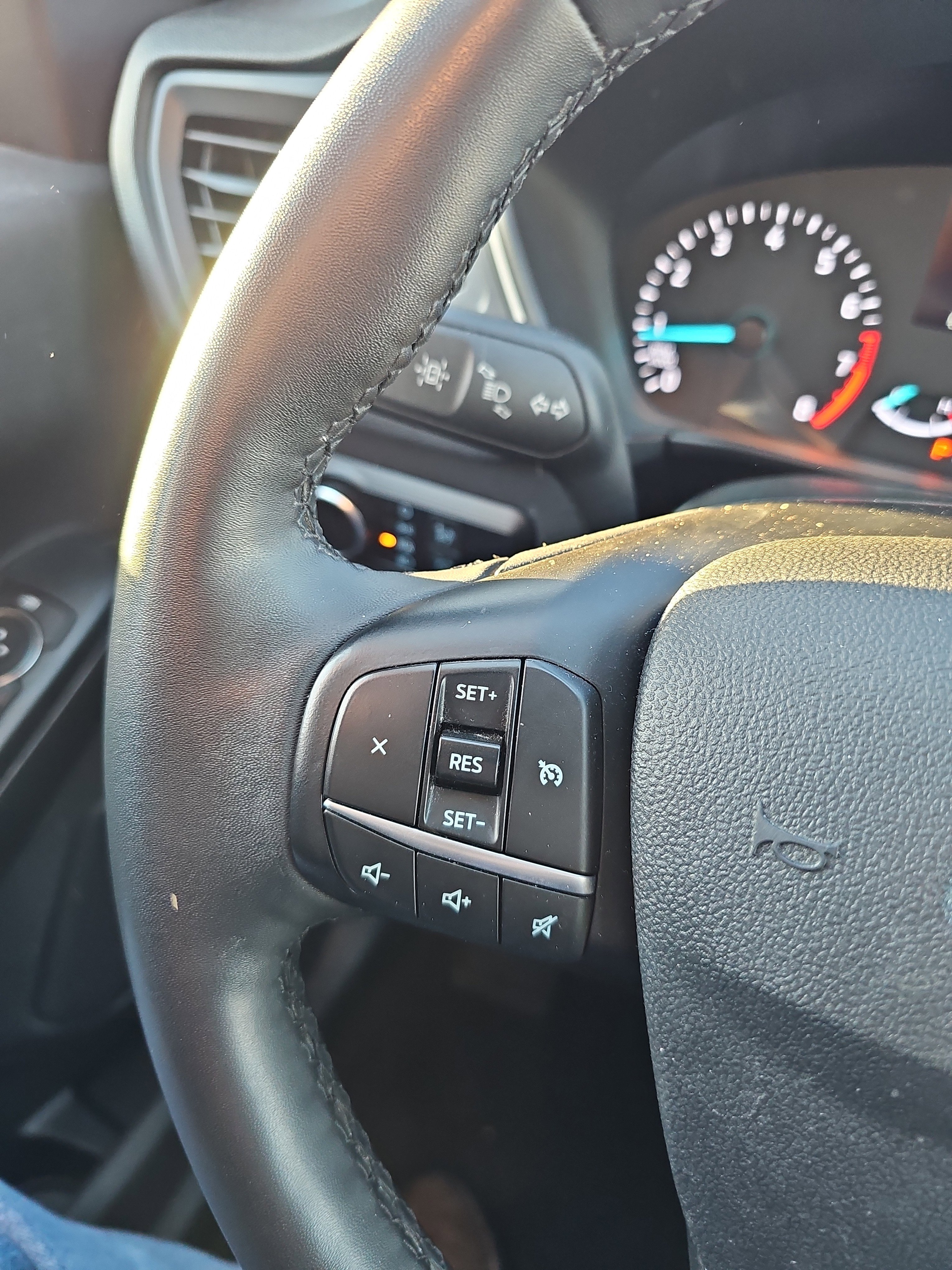 Used 2022 Ford Escape SE w/ SE Sport Appearance Package image 22