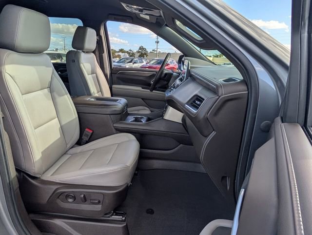 Used 2022 Chevrolet Suburban LT w/ Luxury Package image 15