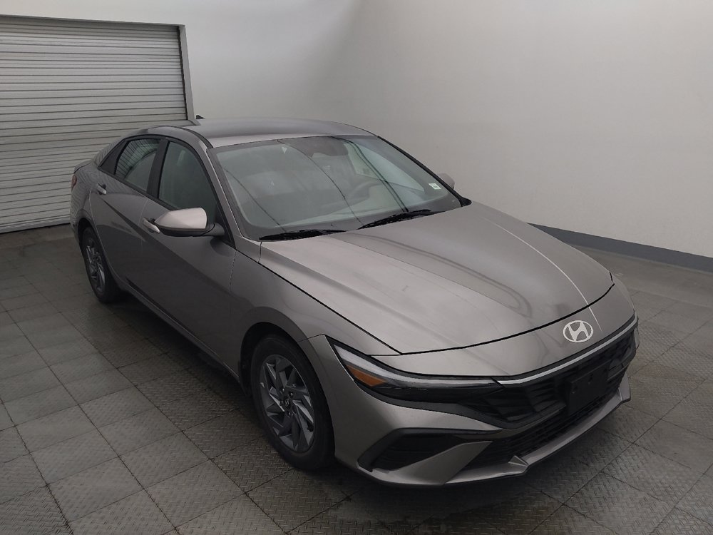 Used 2024 Hyundai Elantra Blue FWD image 13