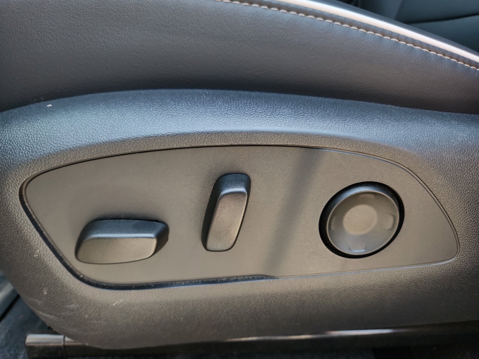 Used 2025 Buick Enclave Preferred w/ Power Package FWD image 15