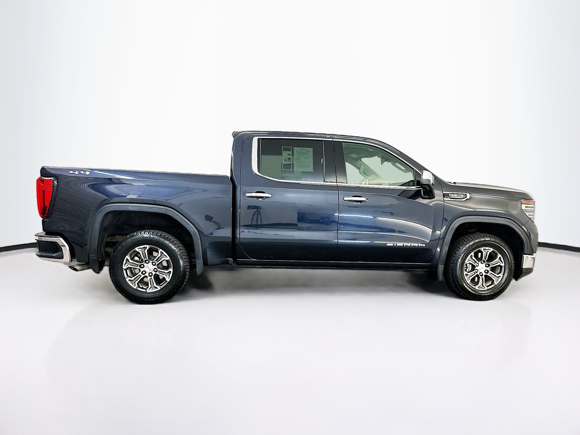 Used 2025 GMC Sierra 1500 SLT image 10