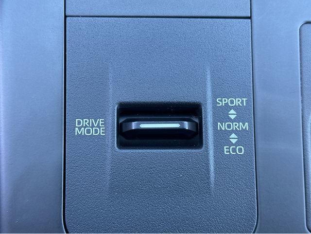 Used 2024 Toyota Highlander LE FWD image 35