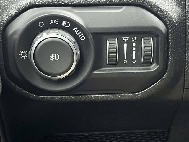 Used 2022 Jeep Wrangler Unlimited Rubicon w/ LED Lighting Group AWD/4WD image 34