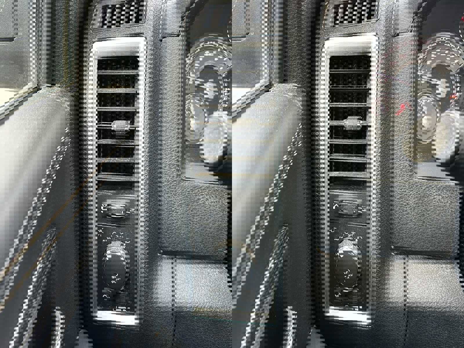 Used 2018 RAM 1500 Limited image 31