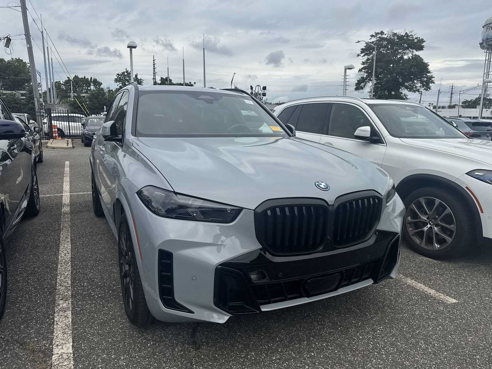 Used 2025 BMW X5 xDrive50e w/ M Sport Package AWD/4WD image 2