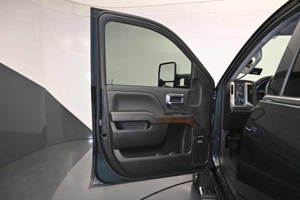 Used 2018 GMC Sierra 3500 Denali w/ Duramax Plus Package AWD/4WD image 10