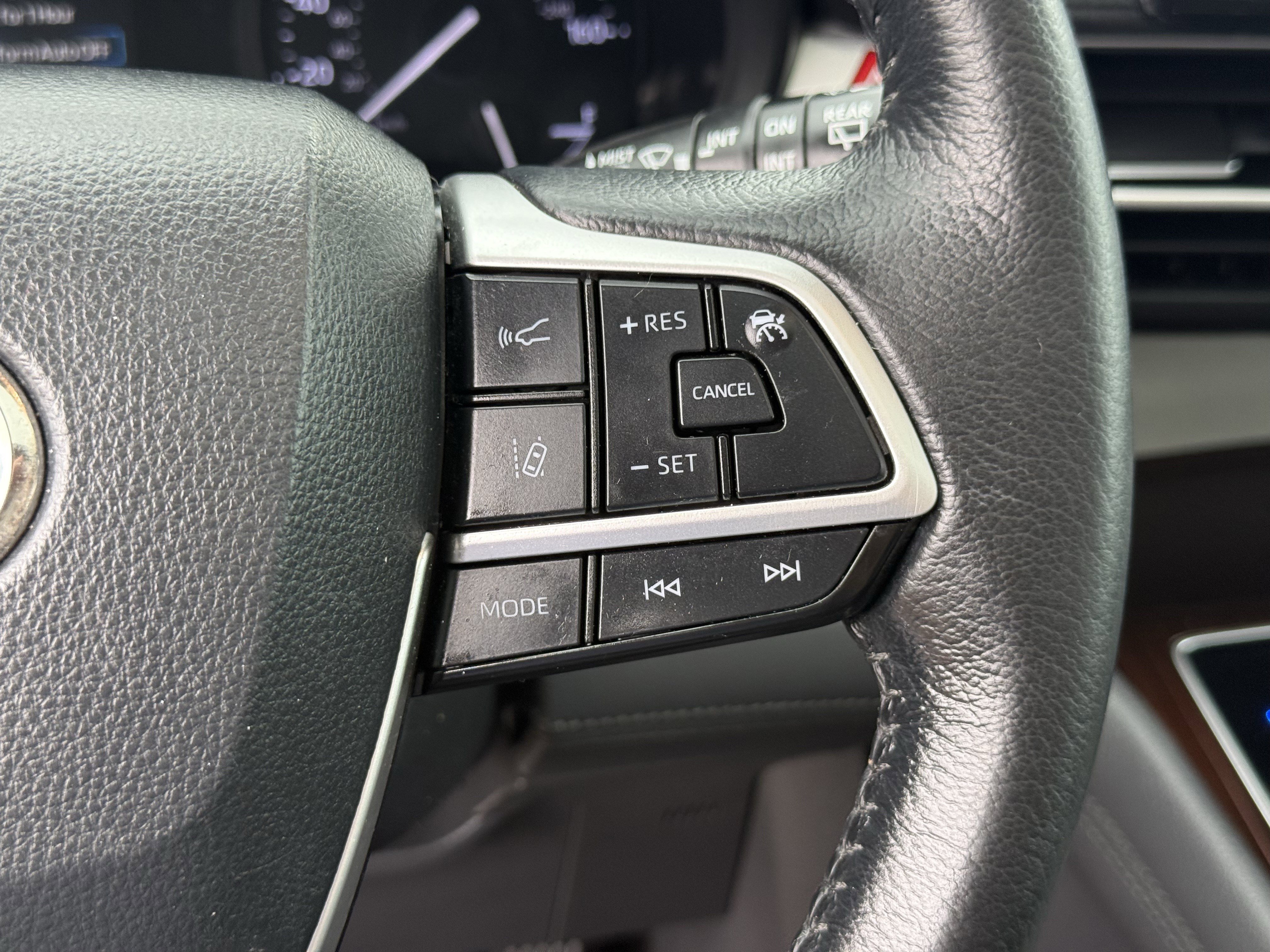Used 2021 Toyota Sienna XLE w/ XLE Plus Package image 17