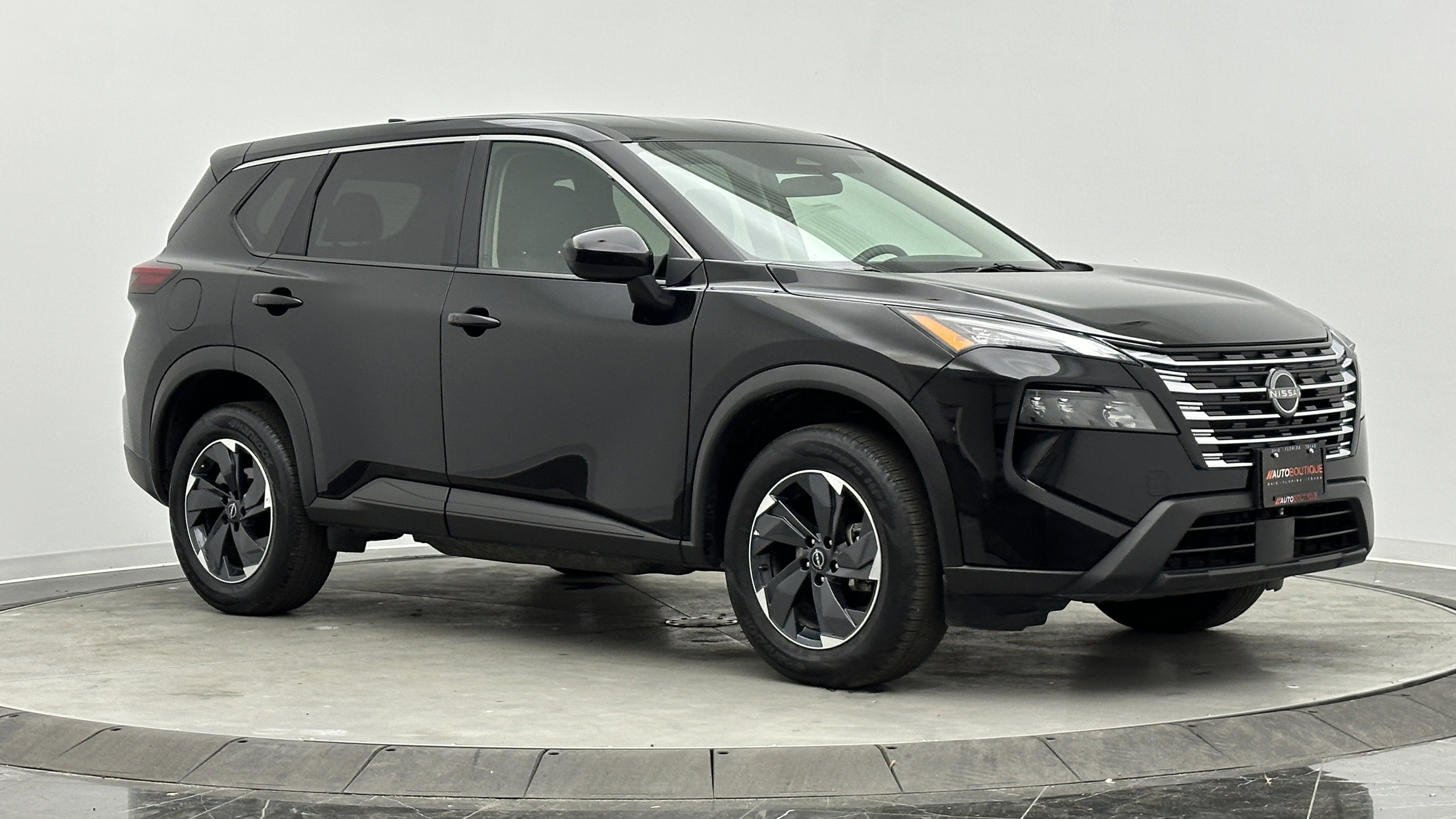 Used 2025 Nissan Rogue SV image 3
