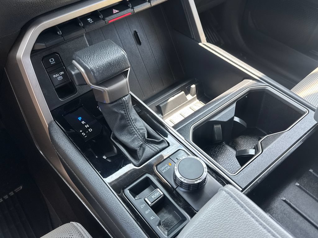 Used 2025 Toyota Tundra Limited AWD/4WD image 26