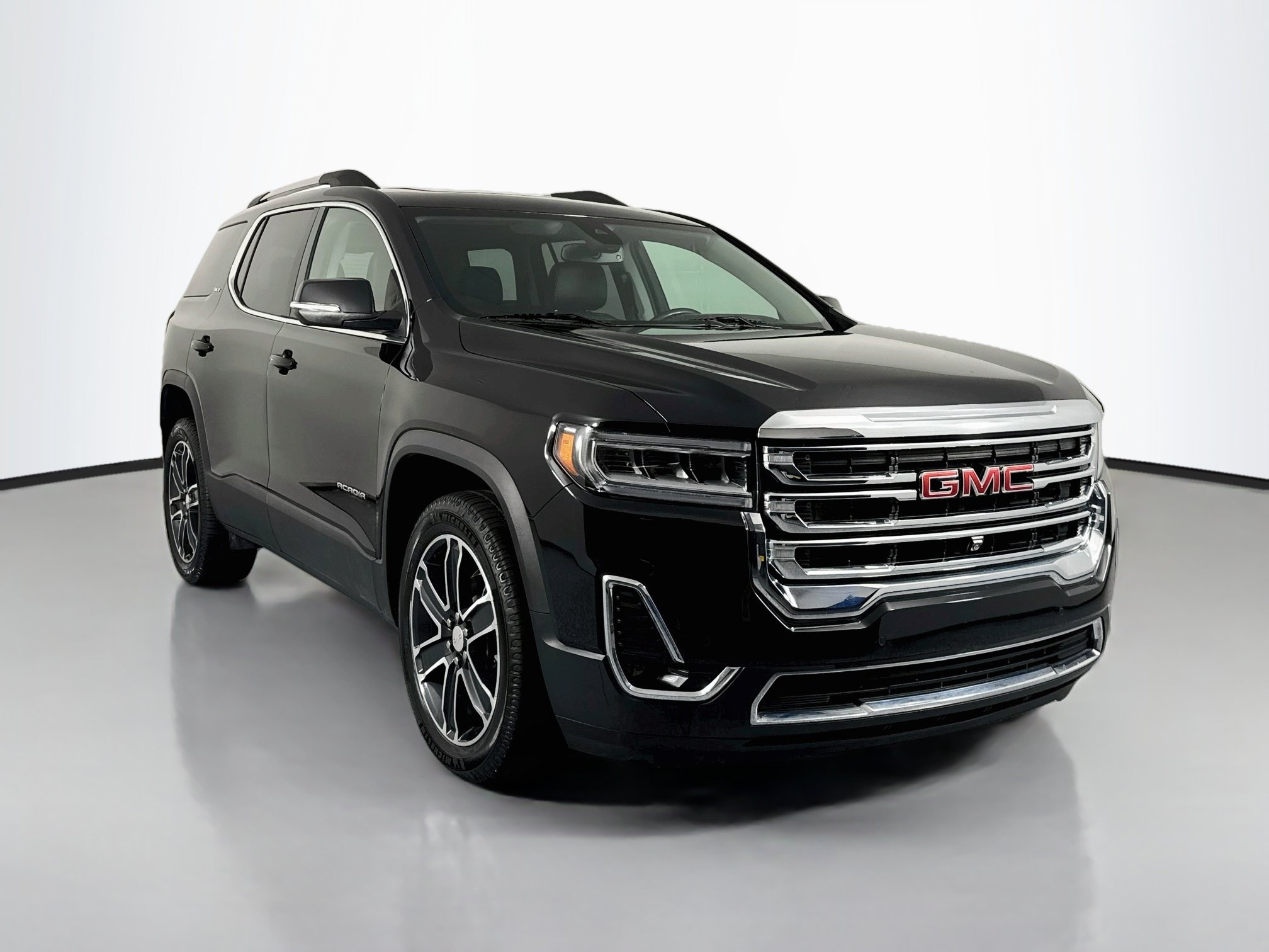 Used 2021 GMC Acadia SLT w/ Technology Package FWD image 3