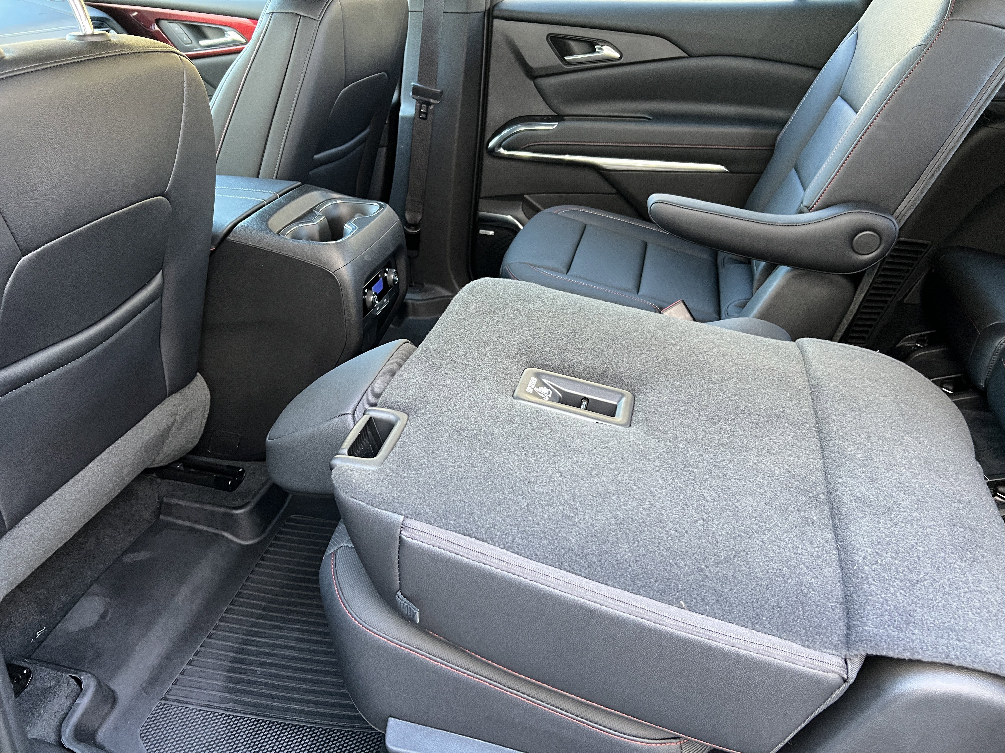 Used 2025 Chevrolet Traverse Z71 w/ Enhanced Driving Package image 18