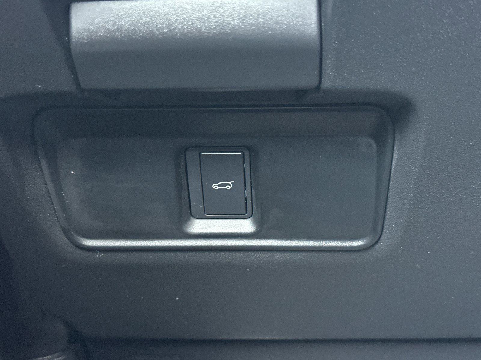 Used 2025 Land Rover Discovery Sport S image 32