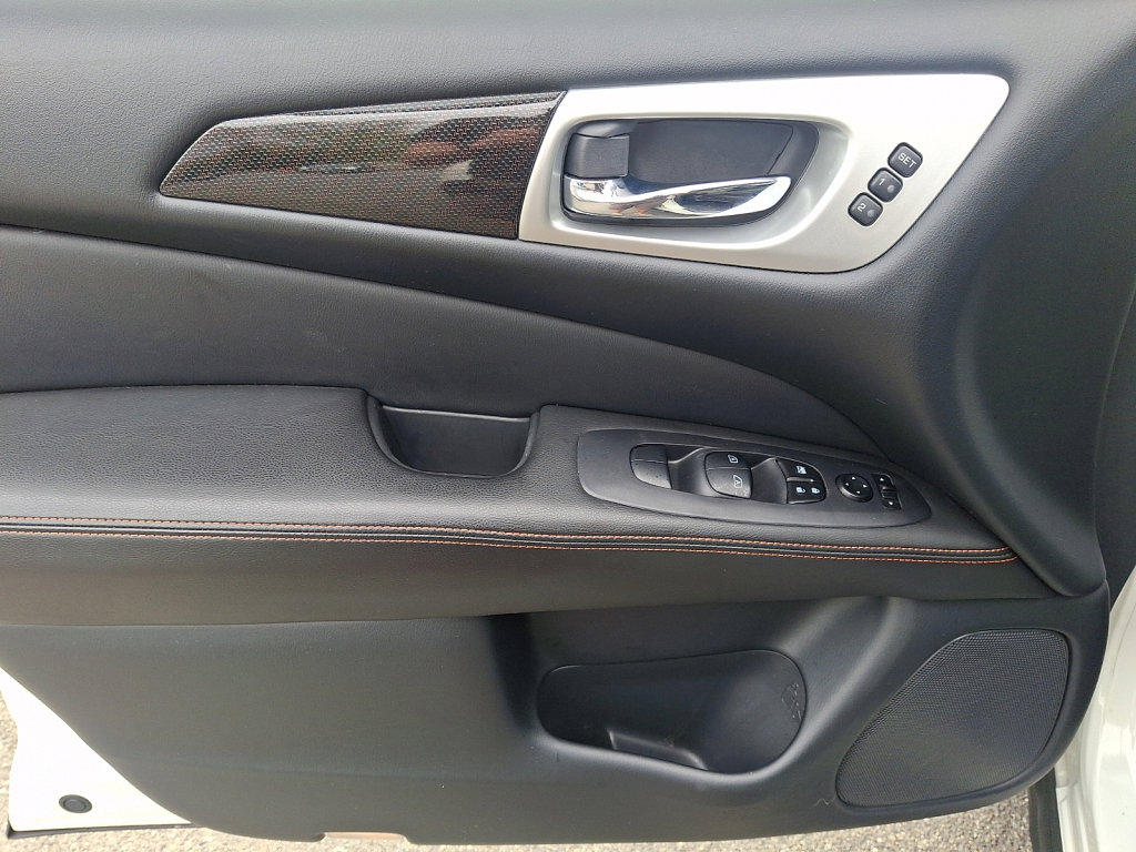 Used 2020 Nissan Pathfinder SL image 21