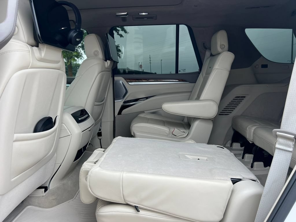 Used 2025 Cadillac Escalade Sport Platinum w/ LPO, ONYX Package AWD/4WD image 5