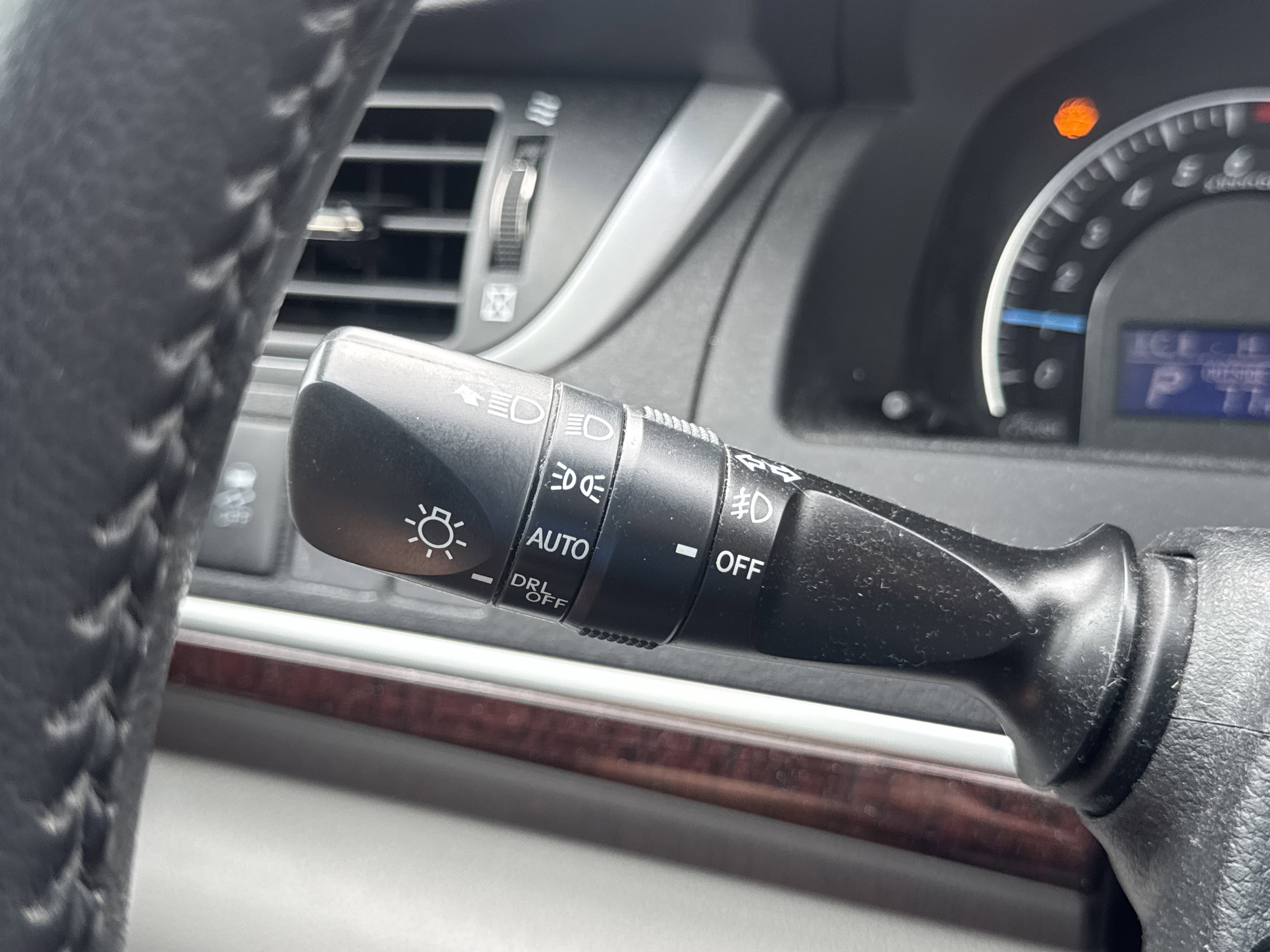 Used 2014 Toyota Camry XLE w/ Convenience Package image 16