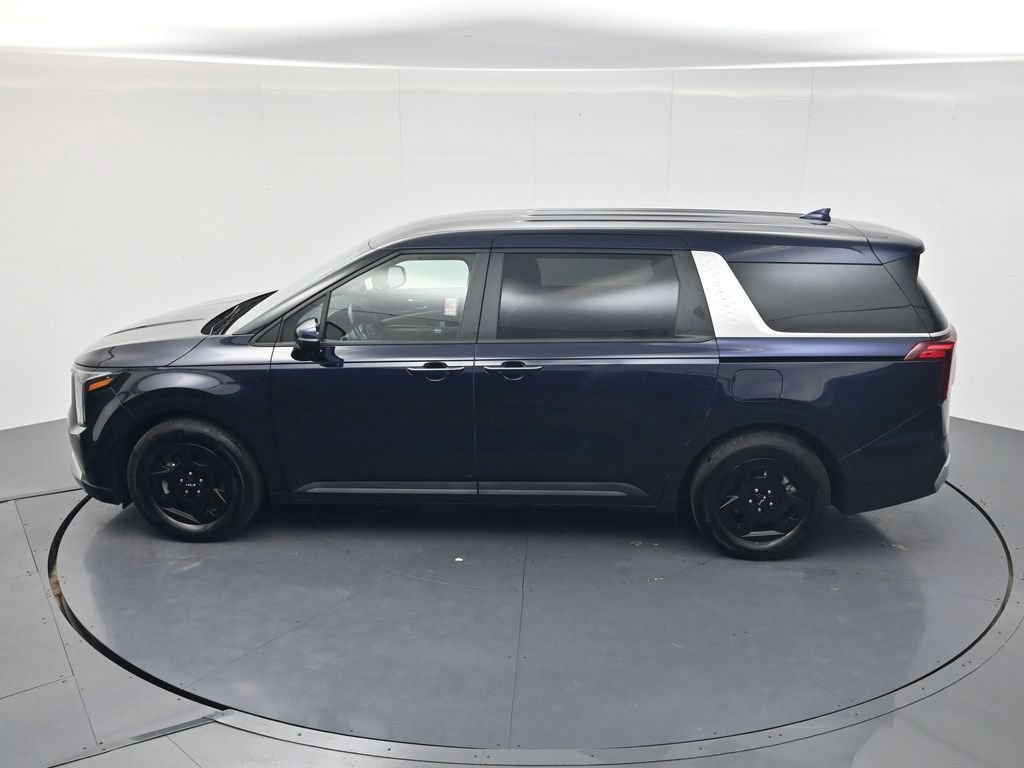 Used 2025 Kia Carnival FWD image 40