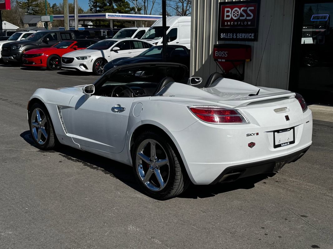 Used 2009 Saturn Sky Red Line RWD image 4