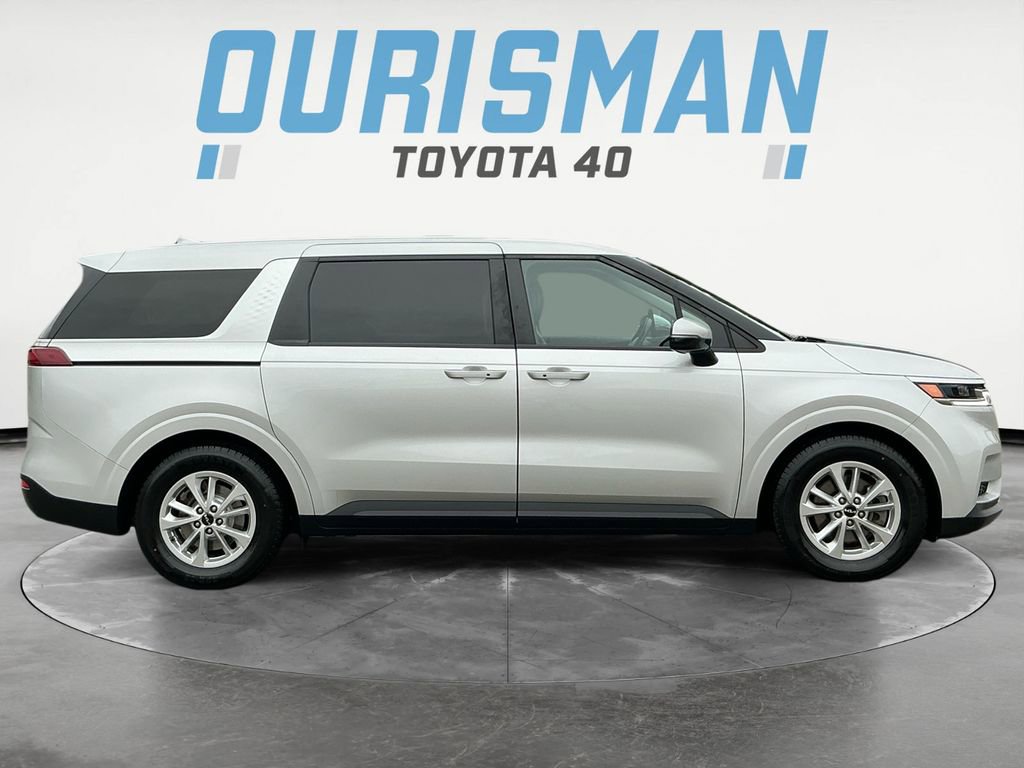 Used 2023 Kia Carnival LX image 7