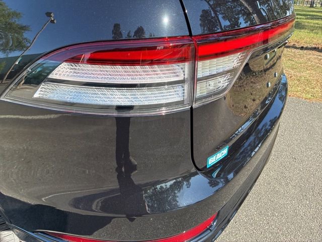 Certified 2025 Lincoln Aviator Reserve w/ Equipment Group 201A AWD/4WD image 13