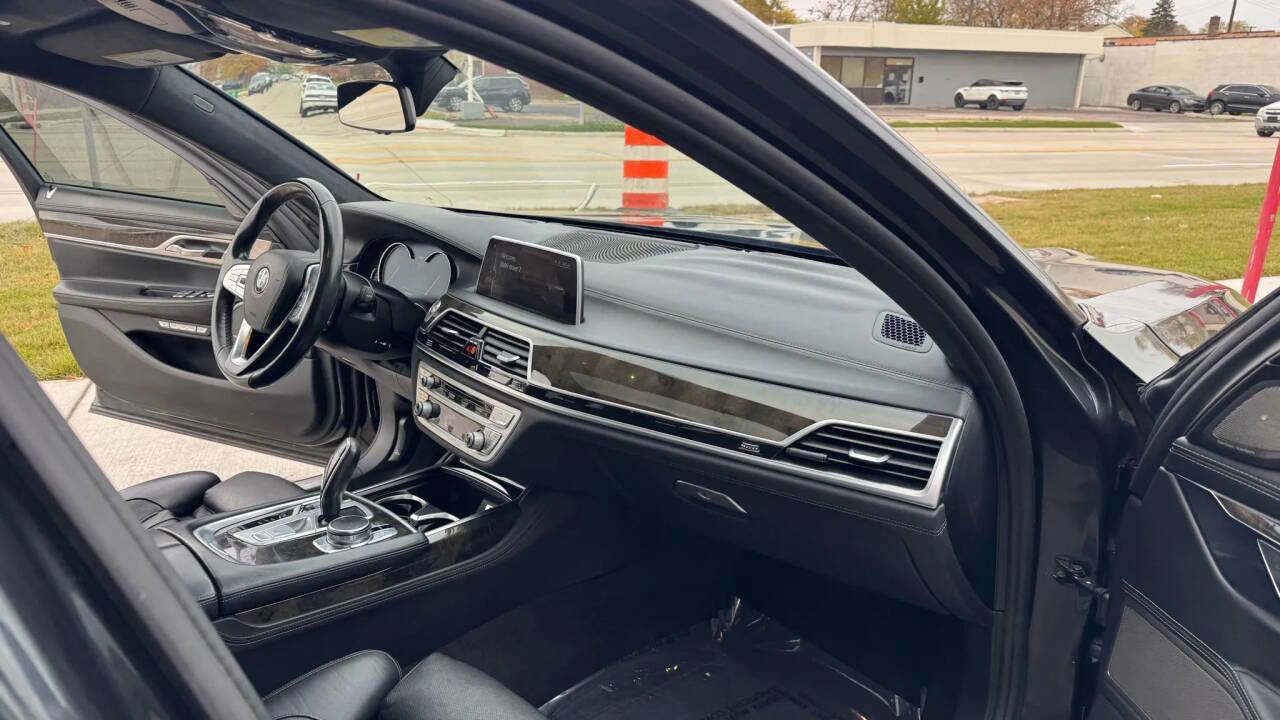 Used 2016 BMW 750i xDrive image 28