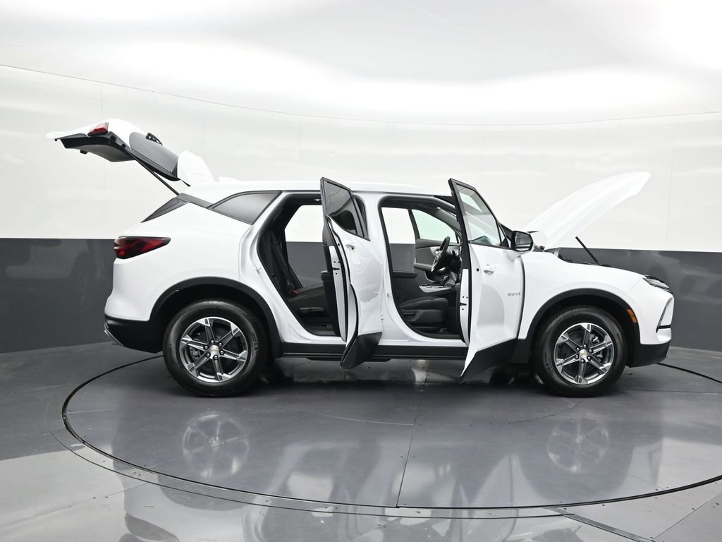 Used 2025 Chevrolet Blazer LT image 33