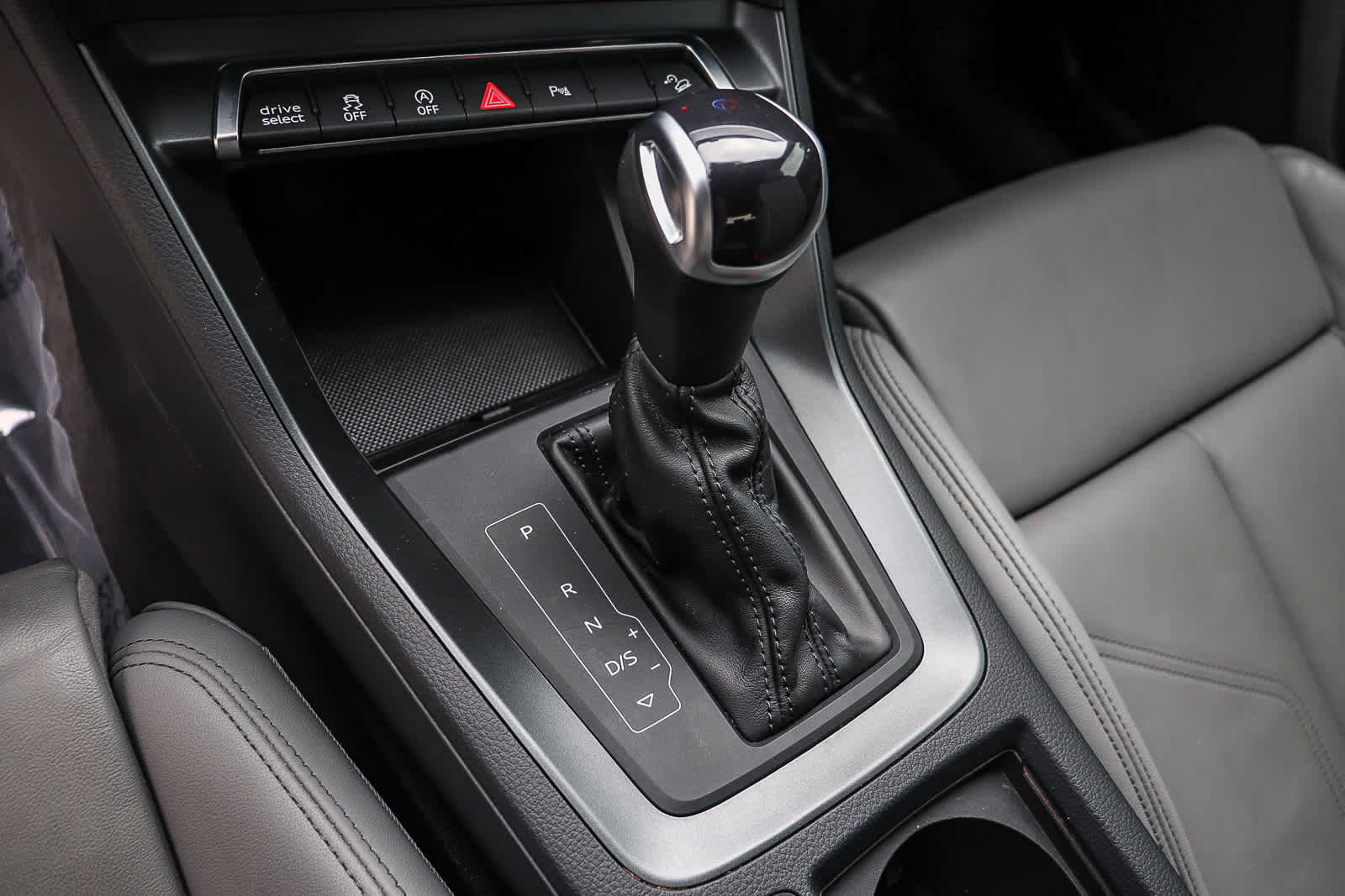 New 2023 Audi Q3 2.0T Premium w/ Black Optic Sport Package image 26