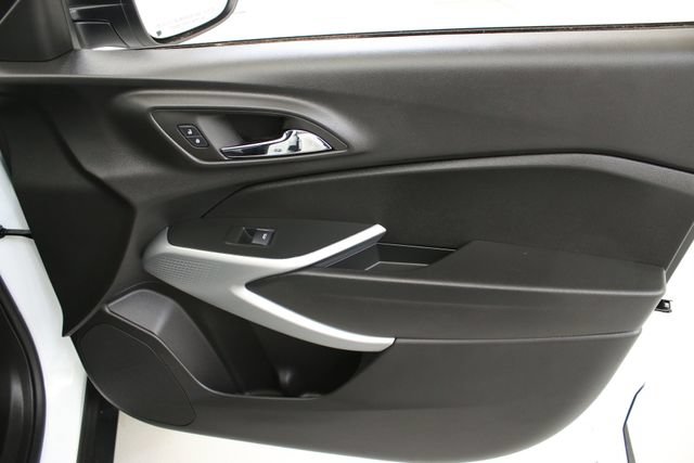 Certified 2025 Chevrolet Trax LS FWD image 30