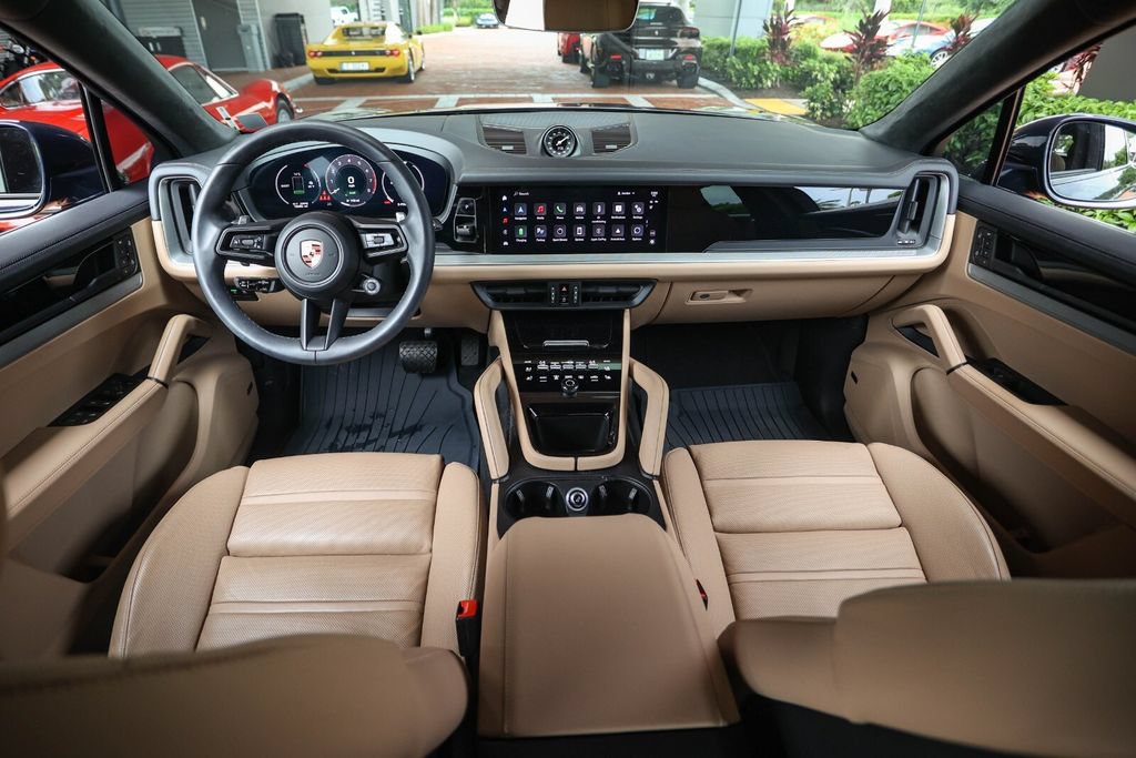 Used 2024 Porsche Cayenne Coupe AWD/4WD image 33